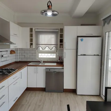 Flat 600 M To With Sea View In Daire